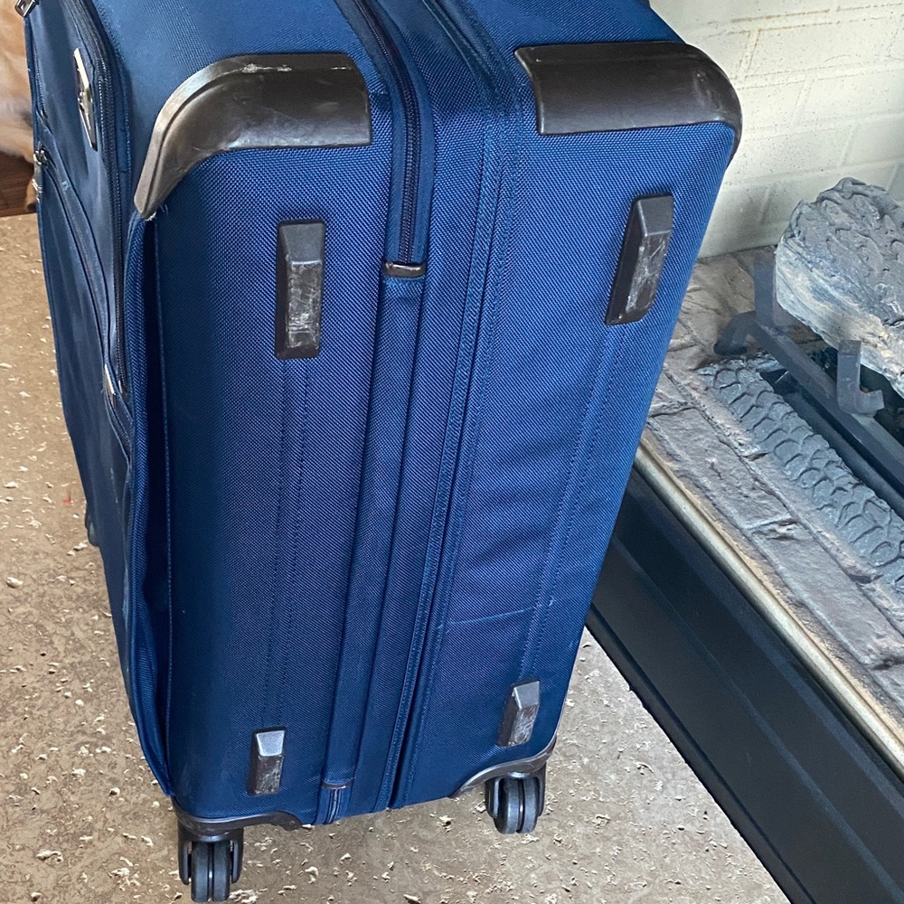 TUMI Short Trip Expandable Navy Spinner Luggage with Telescopic handle - Picture 5 of 15